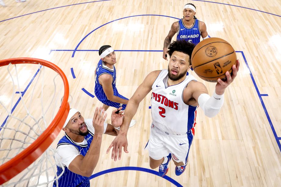 FB体育-NBA-康宁汉姆32+12哈里斯30+9 活塞4-3逆转魔术
