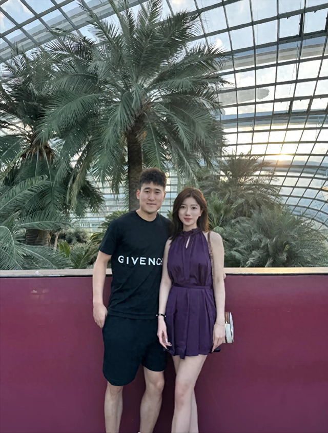 FB体育官方网站-姜伟泽和女友近照，小角色逆袭，年薪275万，女友是性感美女|吉林队|中国男篮|nba|吉林市|吉林省_新浪体育_新浪新闻